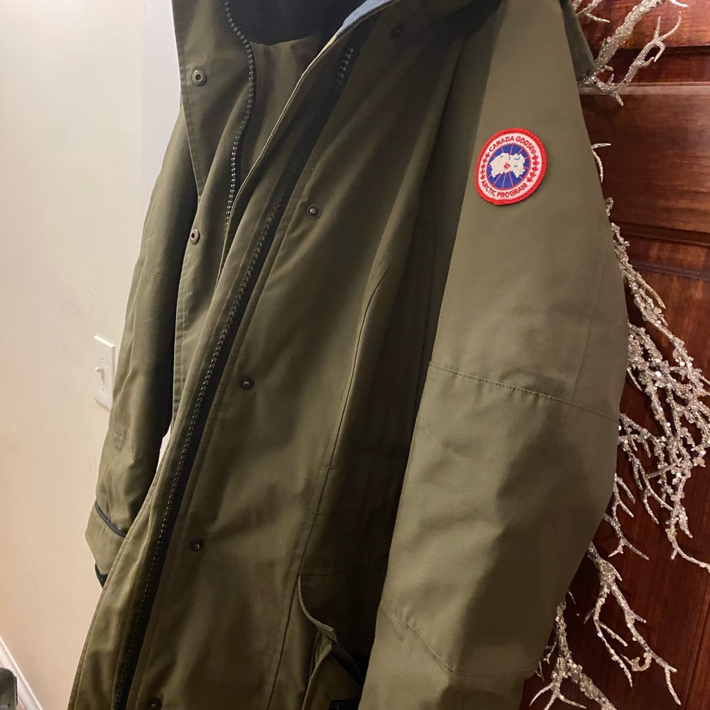 Canada Goose - Picture 2 of 3